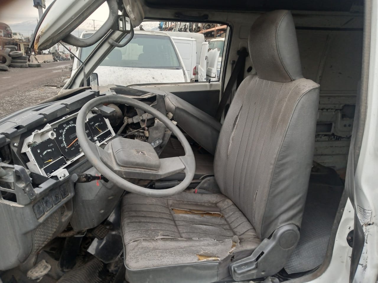  Mitsubishi L300 2011    EN DESARME
